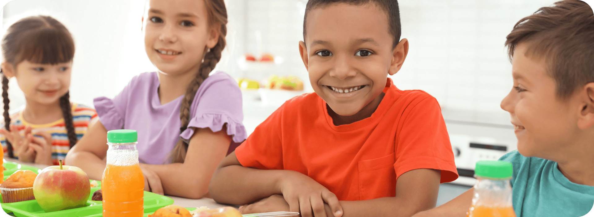 kids enjoying a healthy lunch